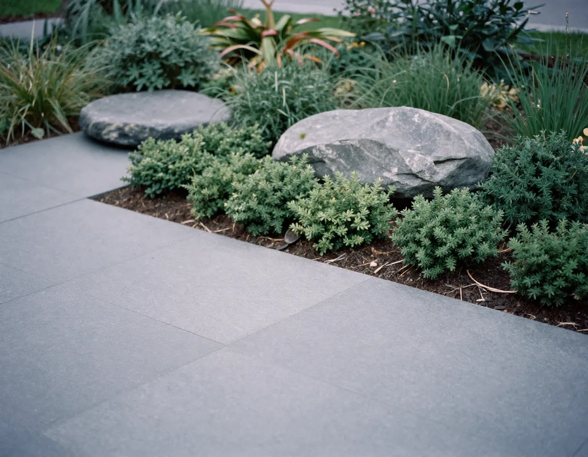 Nordisk minimalistisk hagedesign